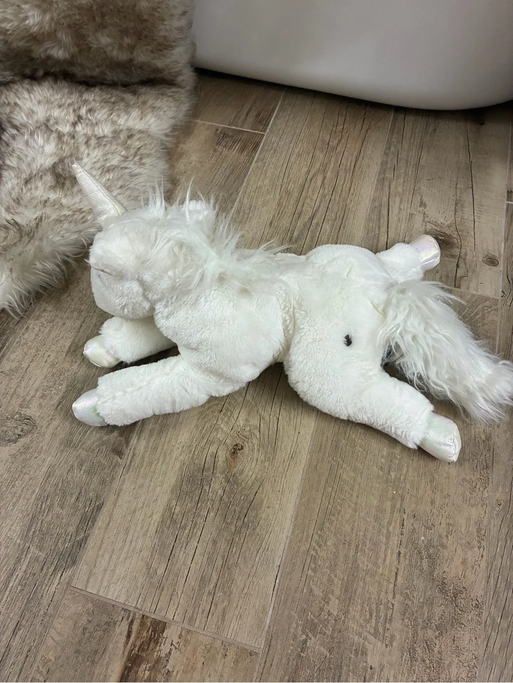 FAO Schwarz White Unicorn Plush Stuffed Animal 22” Iridescent Horn & Hooves